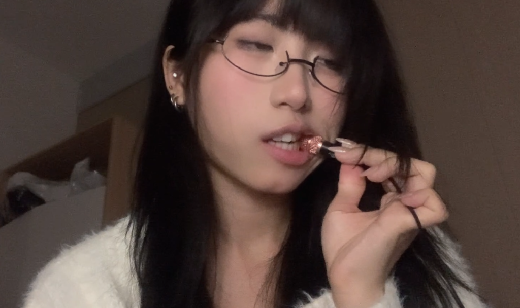 小0觉觉猪-17.3d环绕纯白刮擦+小麦克风口腔.mp4-ASMR资源阁