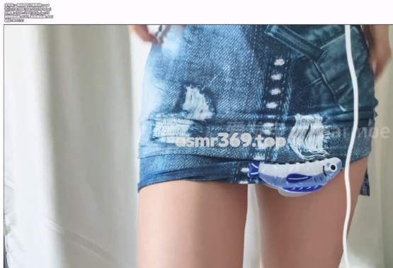 v领挂脖牛仔裙抓挠).mp4-ASMR资源阁